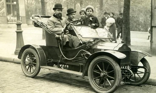 În Franţa, viteza automobilelor este limitată la 10 km/h  jpeg