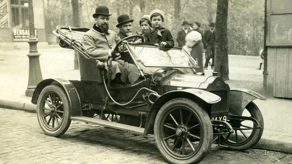 În Franţa, viteza automobilelor este limitată la 10 km/h jpeg
