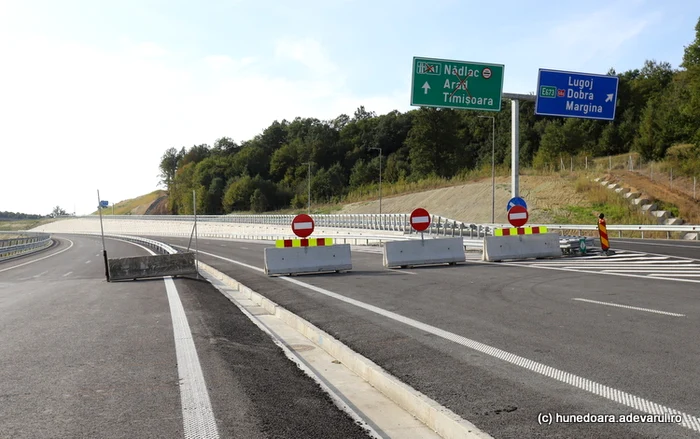 Autostrada Lugoj - Deva, întreruptă la Holdea. Foto: Daniel Guță