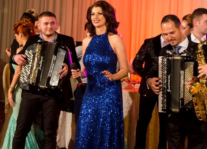 Alina Radi, așa cum urcă pe scenă, pentru concertele sale / foto: arhiva personală