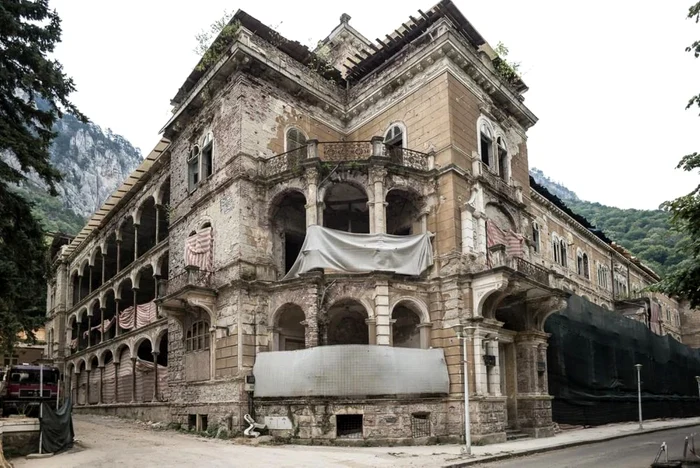 Hotelul Traian, între ruine și revitalizare turistică / foto: arhiva Click!