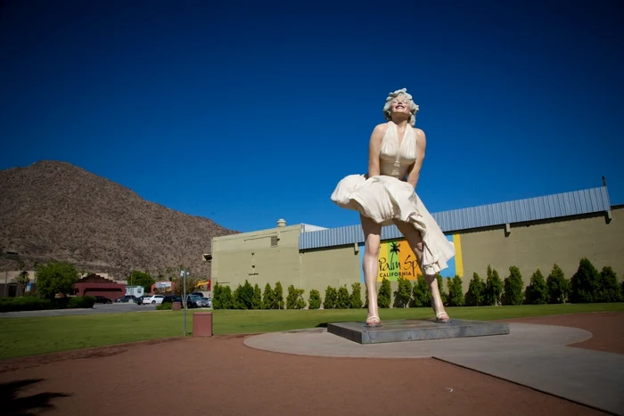 Consiliul municipal a votat în unanimitate pentru a amplasa acolo statuia lui Marilyn Monroe, după ce a fost cumpărată de o agenţie de turism finanţată de municipalitate FOTO Profimedia