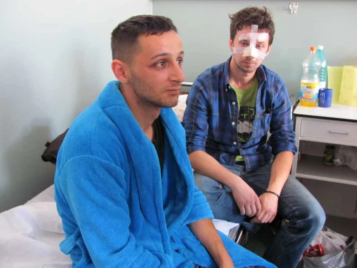 Tineri bătuţi de poliţişti şi jandarmi