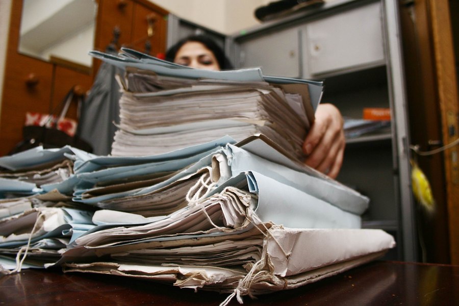 Documente oficiale ale Primăriei Suceava aruncate la gunoi