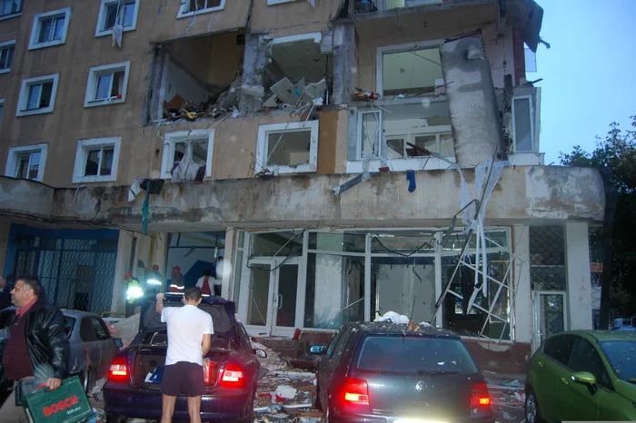 Explozie la Blocul 26 de pe Bd Republicii din Reşiţa FOTO CRISTIAN FRANŢ