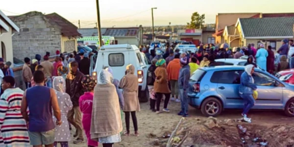 Cel puţin 17 cadavre ale unor tineri descoperite în Africa de Sud FOTO