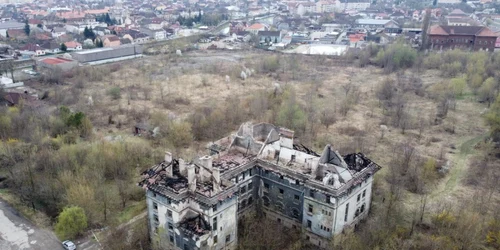 cladirea istorica fosta scoala de ucenici din hunedoara foto daniel guta adevarul