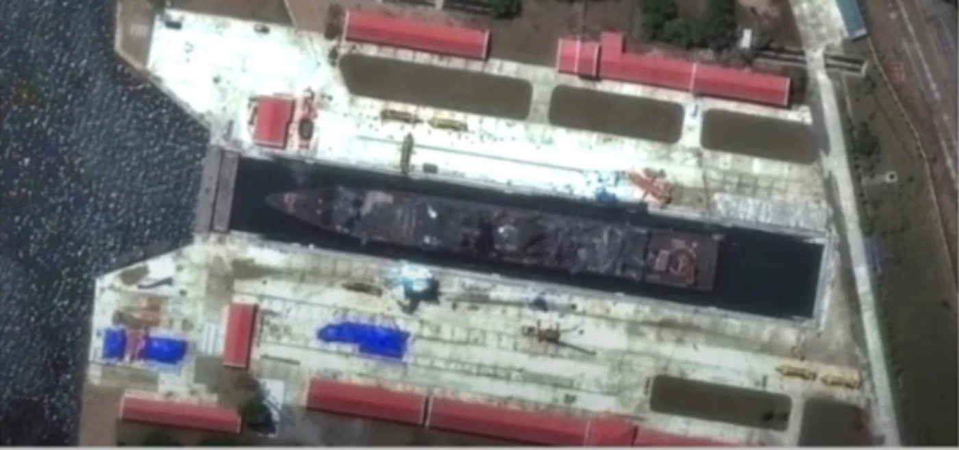 Distrugătorul a suferit avarii imediat ce a fost lansat la apă. FOTO: captură video