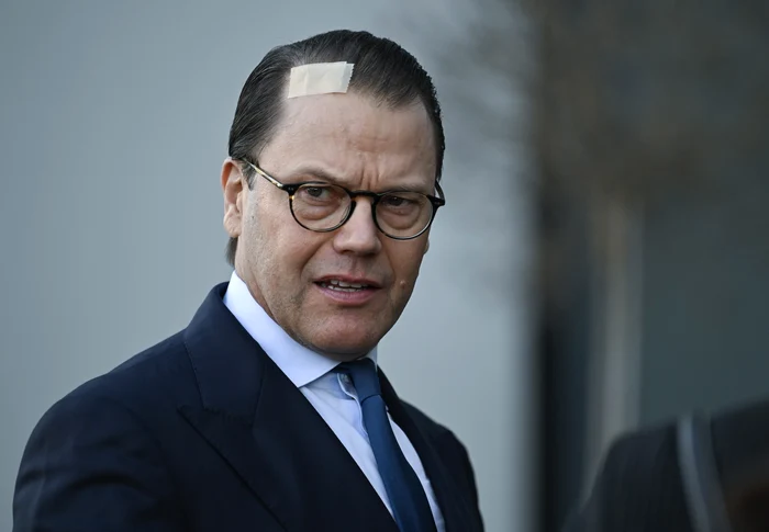 Sub acel plasture se ascunde semnul unei intervenții chirurgicale. FOTO: Profimedia