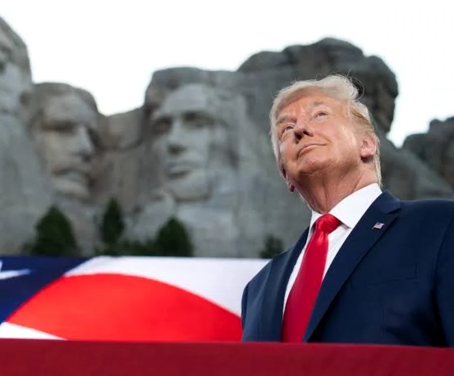Donald Trump şi-a ţinut discursul la Muntele Rushmore. FOTO: USA Today