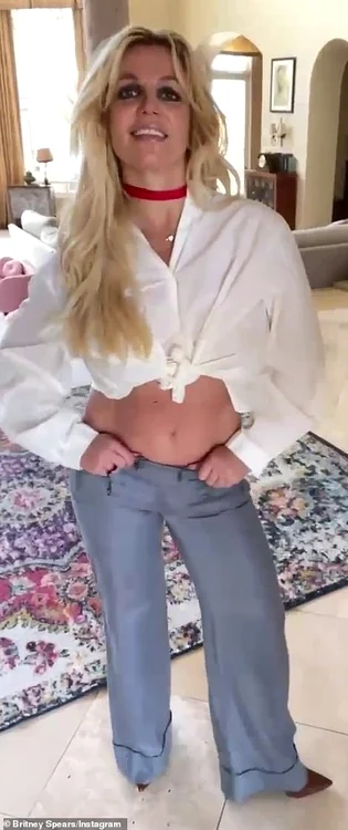 56539739 10713003 Oh baby Britney Spears showed off her small belly after announci a 59 1649802369718 jpg