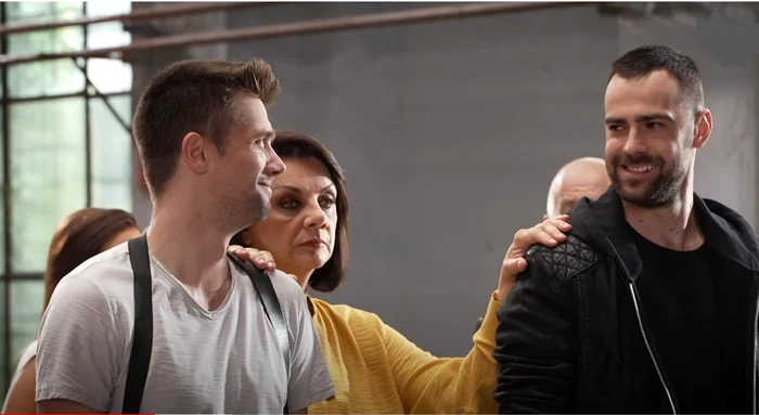 Carmen Tănase și „fiii” ei din serial. Captură Voyo