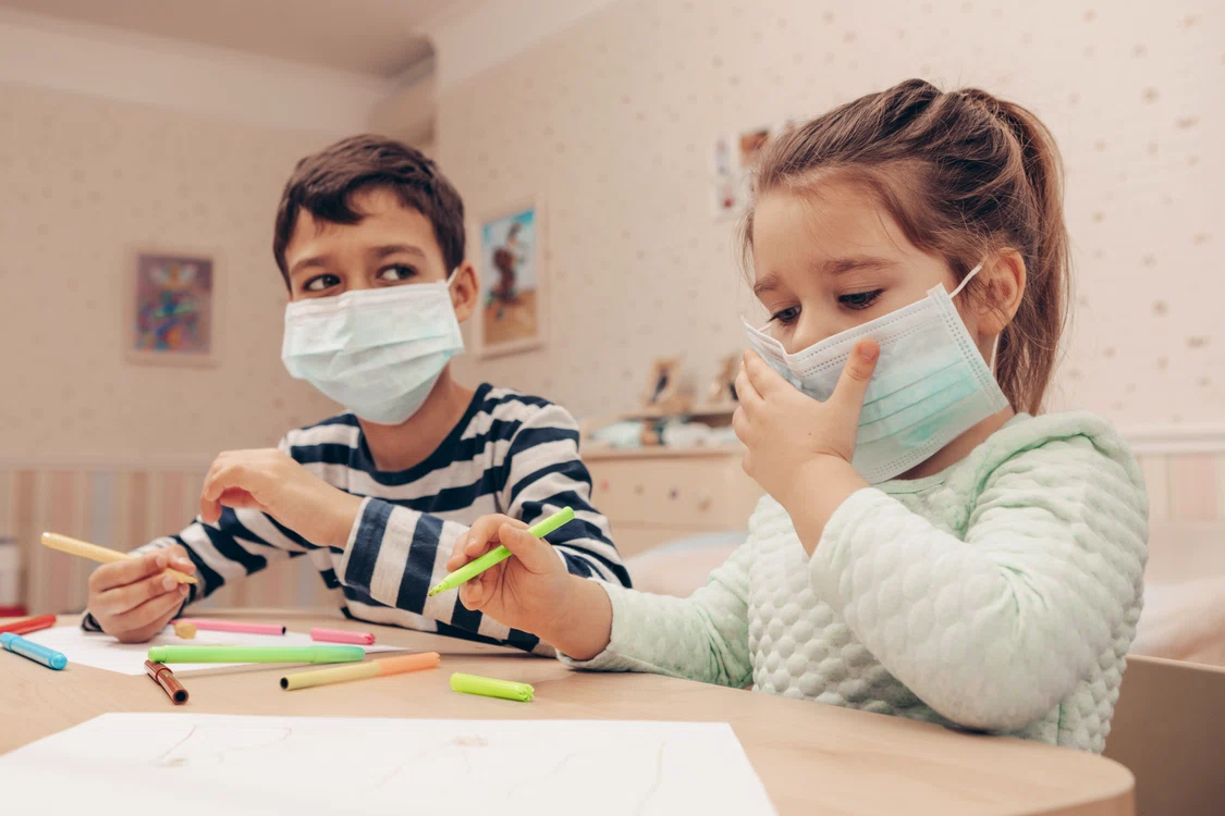 
    Copiii sub 5 ani nu sunt obligați să poarte măști de protecțieFoto: Shutterstock  