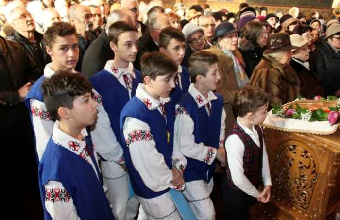 Hram la biserica Trei Ierarhi din Galaţi FOTO Costiuc Petrică