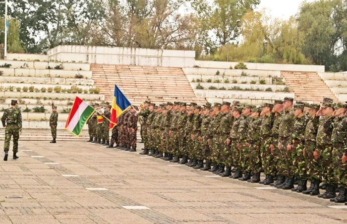 Militarii au participat la o ceremonie oficială după care au pornit spre baza de antrenament