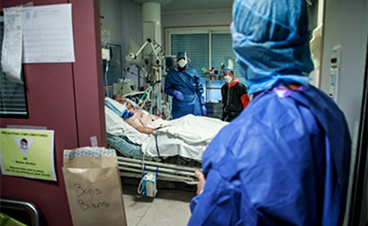 
    Doctorul român Radu Lupescu a fost decorat de preşedintele Franţei pentru modul în care a pregătit şi a gestionat pandemia  