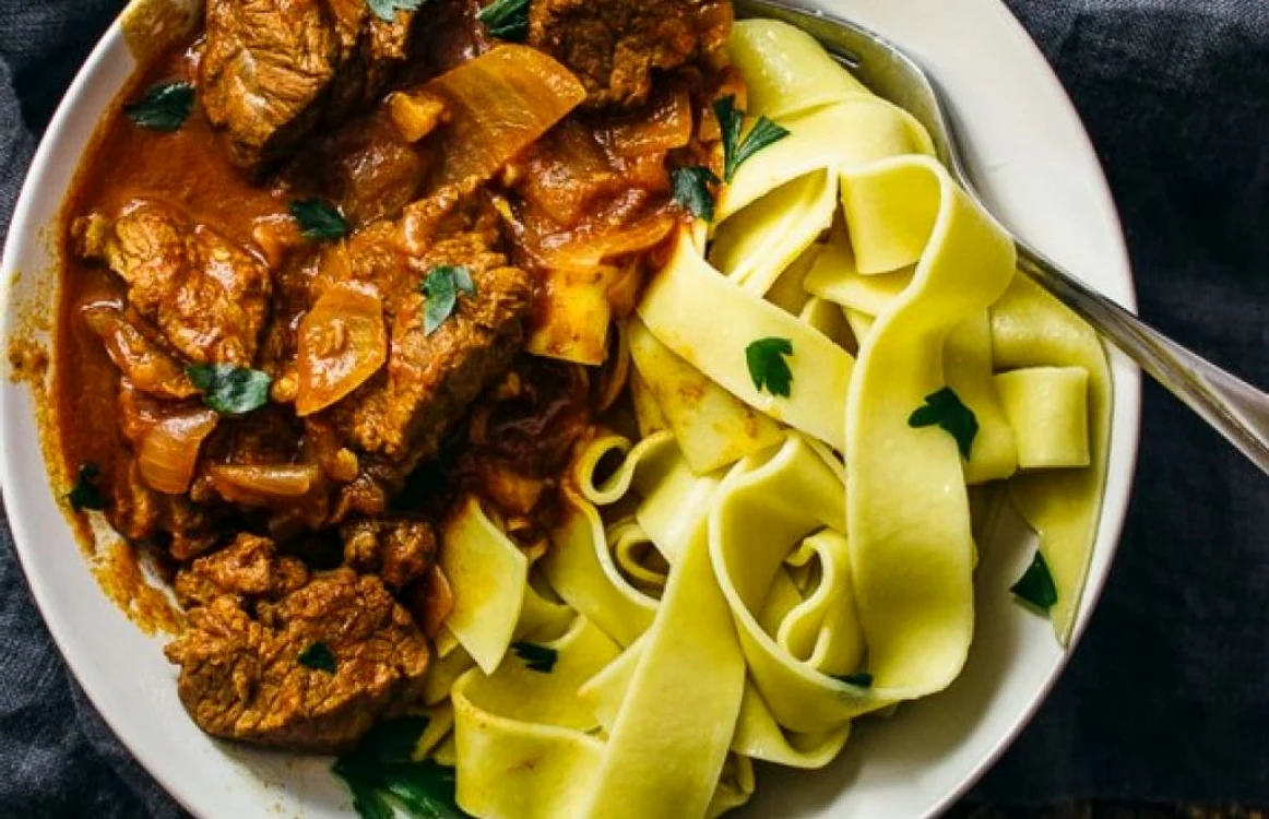 Încearcă un gulaş delicios, cu carne de vită!