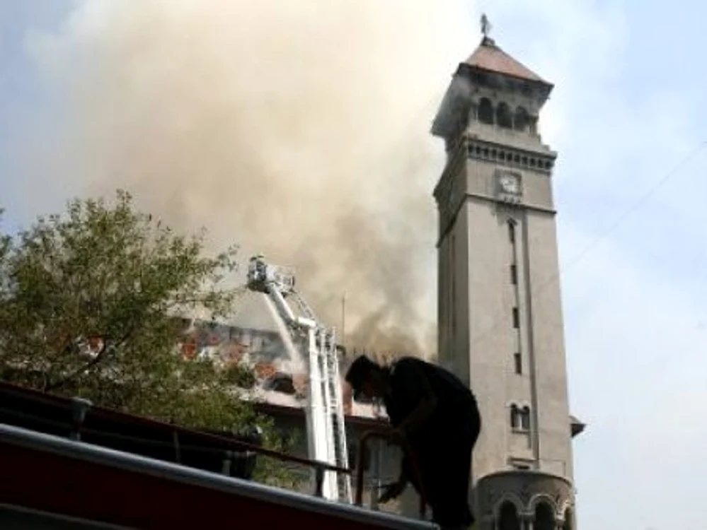 
    Primăria Sectorului 1 de pe Banu Manta a luat foc! VIDEO  