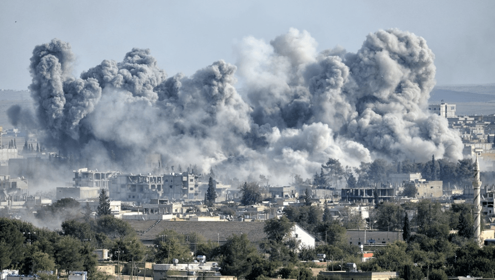 10 angajați ai unui câmp petrolier din Siria, uciși într-un atac asupra convoiului lor