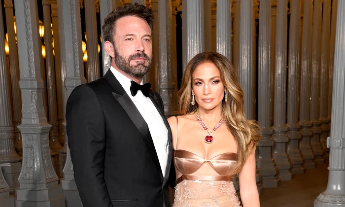 Ben Affleck si Jennifer Lopez la LACMA   GettyImages 1775781006 jpg