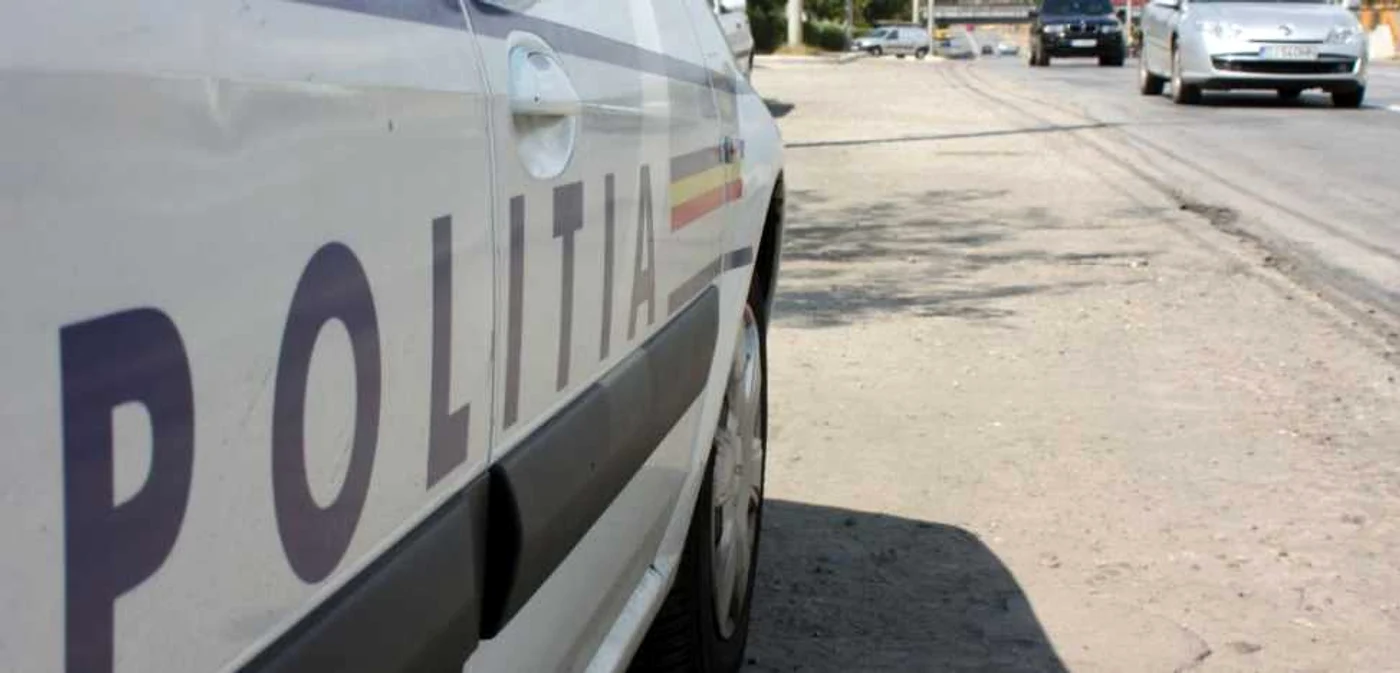 Maşina poliţiei FOTO: Mediafax