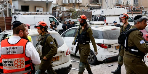 Clădire distrusă de o rachetă lansată din Iran în Bnei Brak, la est de Tel Aviv, Israel FOTO Profimedia