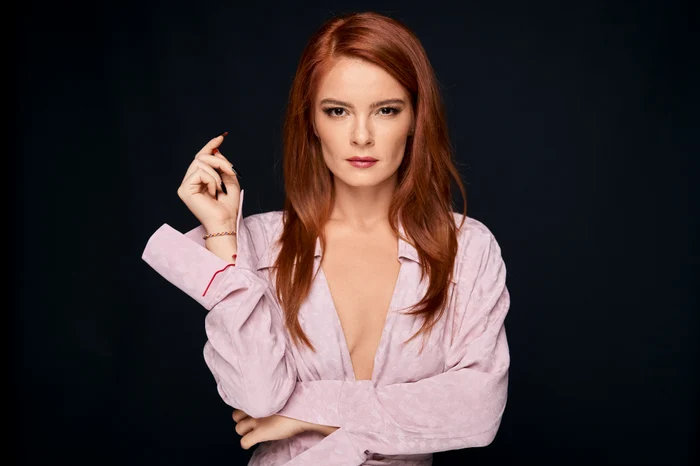 Teatrul Maidan, piesa de teatru 6 inimi 3 greseli, Doina Teodoru  FOTO Alex Galmeanu jpg