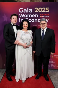 Angela Gheorghiu cu Mihai Ciortea și Emil Hurezeanu la Viena la Gala Women in Economy 2025 by CONAF. FOTO: Facebook