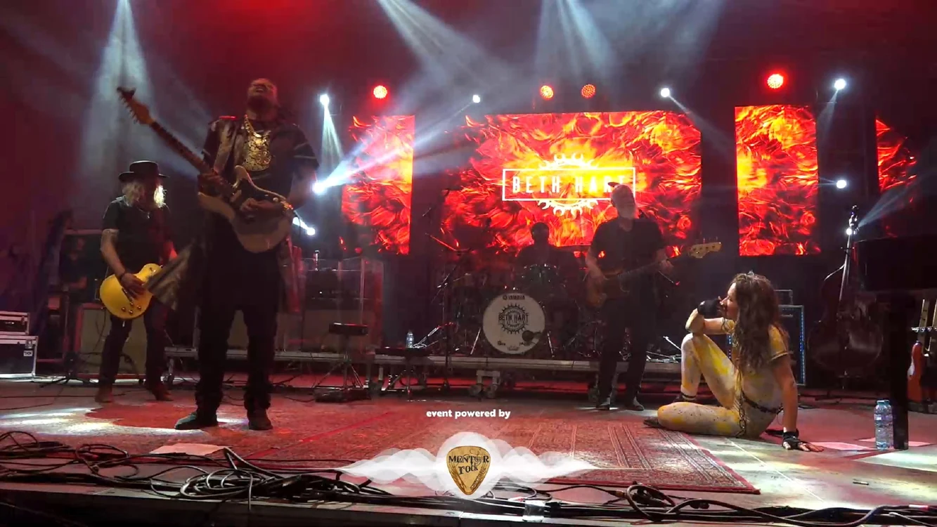 Eric Gales și Beth Hart pe scena Open Air Blues Festival Brezoi din Vâlcea Foto captură video