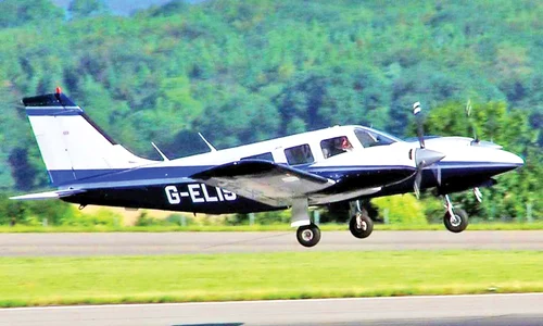 Avionul de mici dimensiuni  era pilotat chiar de tatăl fetiţei jpeg