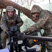 Soldati ucraineni  antrenamente  Zaporojie FOTO EPA EFE jpg