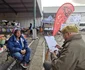 Caricaturistul Radu Clețiu în piața din Novi Sad FOTO Ștefan Both