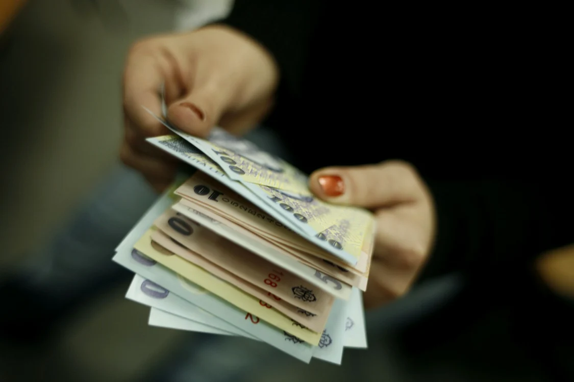 Leii masculi ucid puii femelei cu care vor să se împerecheze