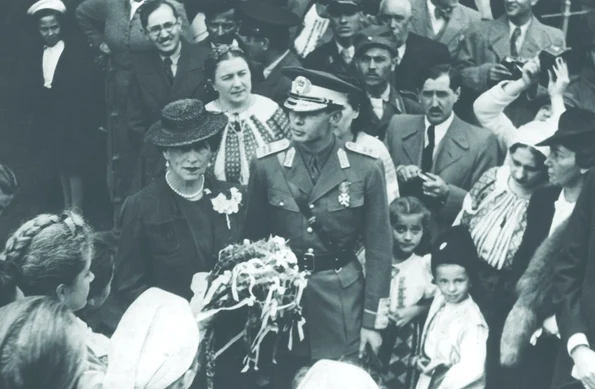 Revenirea în România, în septembrie 1940, pentru a-i fi din nou aproape fiului ei, de-acum Regele Mihai I al României (foto: Getty Images)