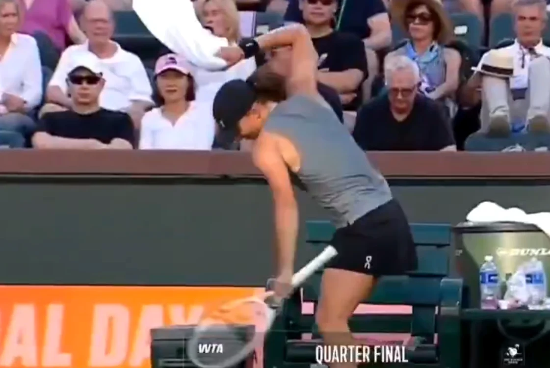 Iga Swiatek și-a pierdut controlul la Indian Wells  Foto/Platforma X