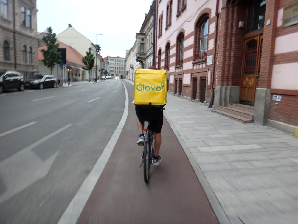 Pista cu două sensuri din Cluj-Napoca, pe strada Avram Iancu. FOTO: Clubul de Cicloturism Napoca