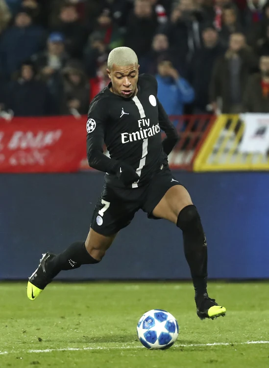 Toată lumea se aşteaptă ca francezul Kylian Mbappe să doboare toate recordurile în materie de transferuri în momentul când va pleca de la PSG
