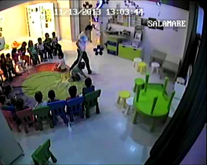 Copiii erau bătuţi fără milă de educatoare (reporterntv.ro)