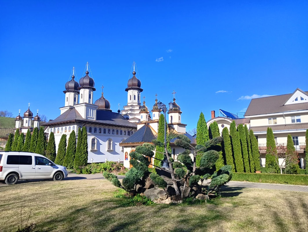 Mănăstirea Sfânta Treime de rit vechi de la Cucova FOTO Mircea Albu (2) jpg