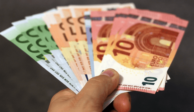 Românii au falsificat documente şi au încasat sume pentru copii care nici măcar nu există în realitate, asigurându-şi un venit constant timp de 7 ani. FOTO: Pixabay.com