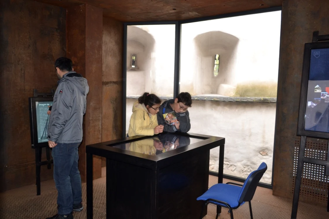 Muzeul Virtual de la Bastionul Postăvarilor a costat 290.000 de euro. FOTO: Arhivă.