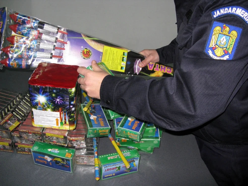 Poliţiştii au confiscat obiectele pirotehnice