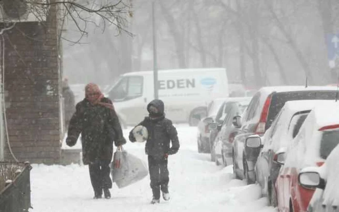 Sunt aşteptate ploi şi ninsori în aproape toată ţara