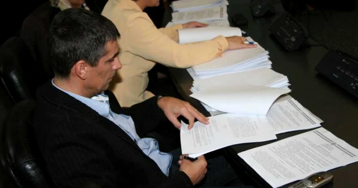 Nicolae Bibu renunţă la funcţia de consilier local