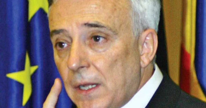 Guvernatorul BNR, Mugur Isărescu, atenţionează că pieţele vor deveni „nervoase“ la o datorie publică de 40% din PIB