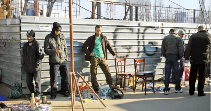 Jurnaliştii au intrat, pentru câteva ceasuri, în pielea vânzătorilor de nimicuri