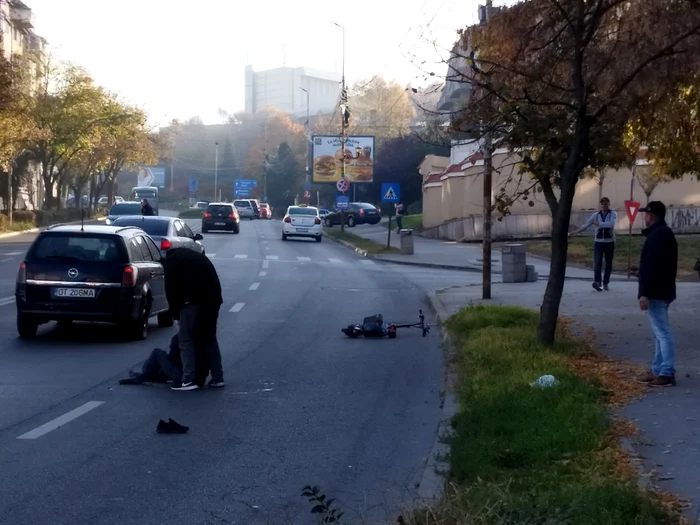 Bărbatul accidentat în Slatina traversa pe lângă trotinetă FOTO: Cătălin Fircoiu