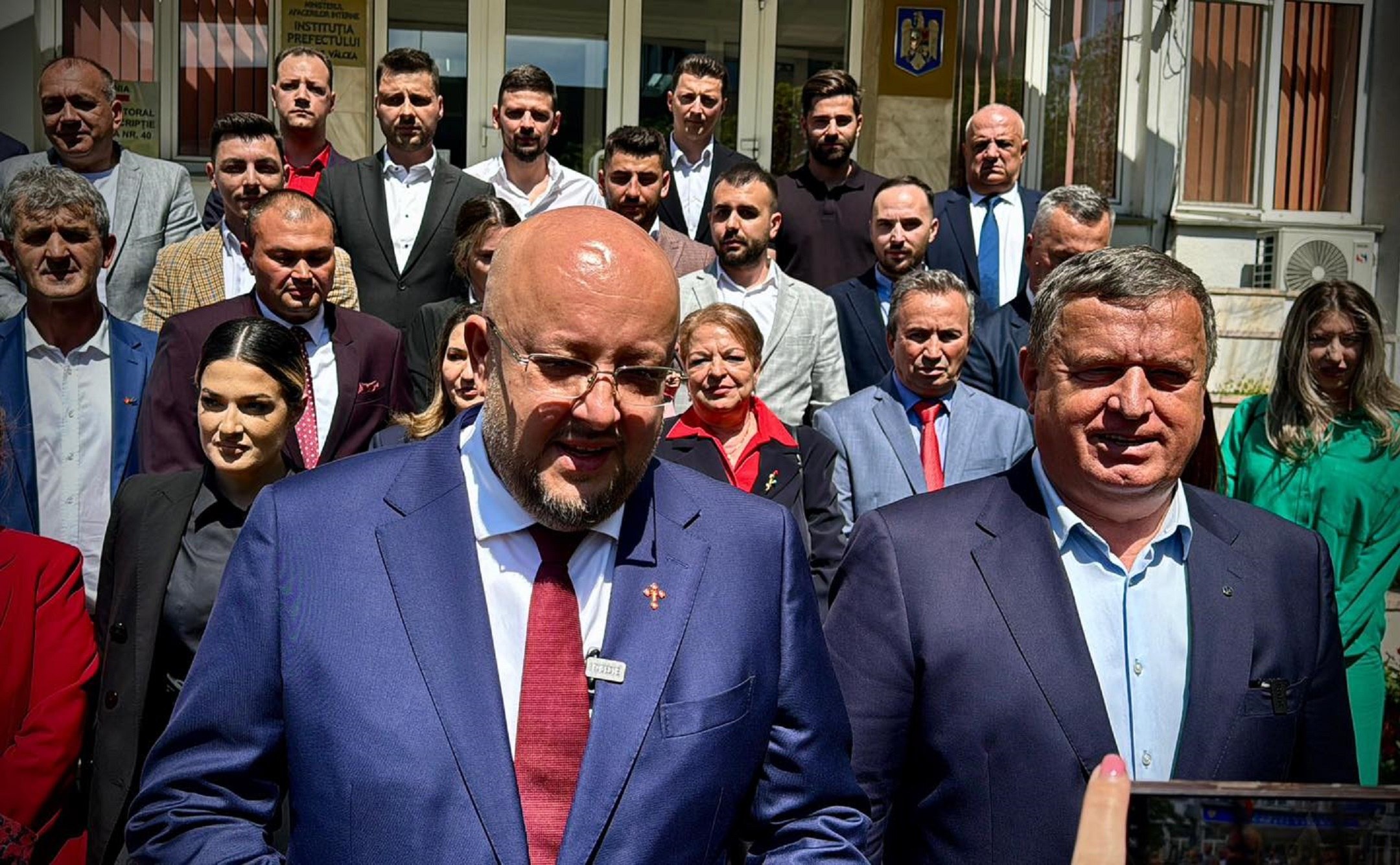 Alegerile locale din 2024: primari acuzați de viol sau abuz, sau aleși cu 100% voturi. Alegerile locale din 2024: primari acuzați de viol sau abuz, sau aleși cu 100% voturi.