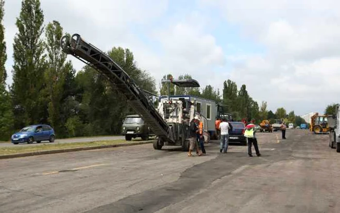 Bulevardul Dacia este de câteva luni în reparaţii