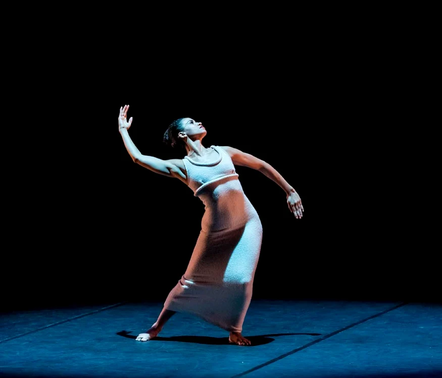 (Re)Vizitînd o pe Martha Graham jpeg